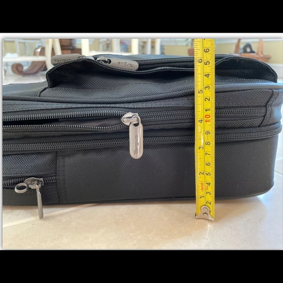 Targus Corporate Traveler Laptop Briefcase Slim  TSA CUCT02UA14S Fits 14” Laptop - Picture 5 of 10